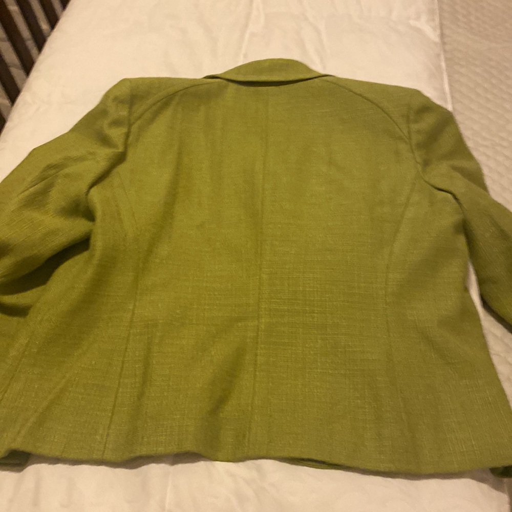 Beautiful bright green blazer - Picture 6 of 9